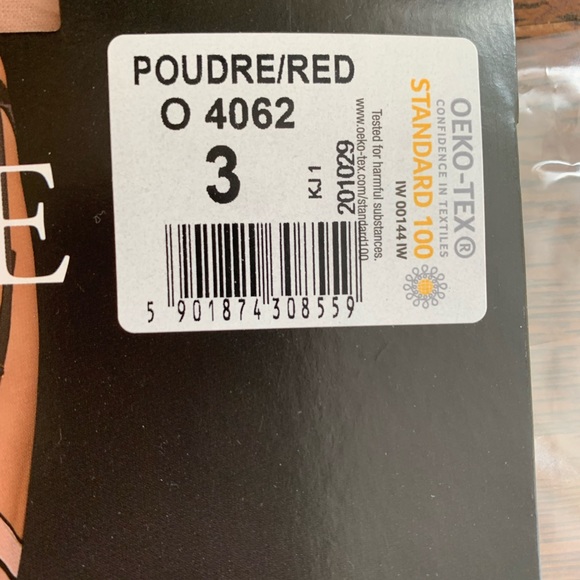 Madame Stockings - Picture 4 of 8